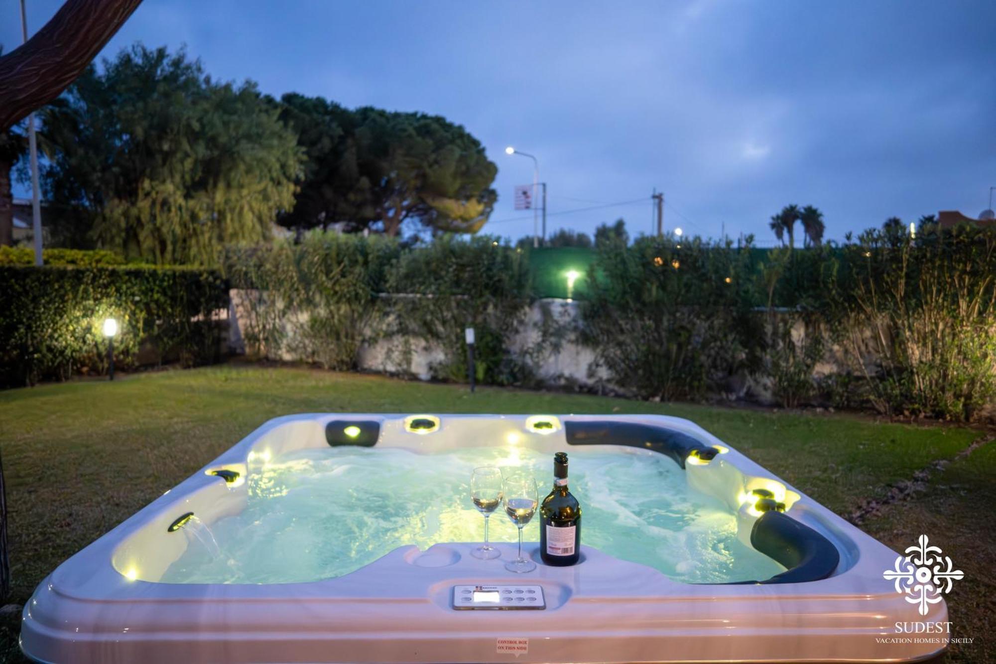 Villa Seaside - Beach Retreat With Jacuzzi Syrakusa Exteriör bild
